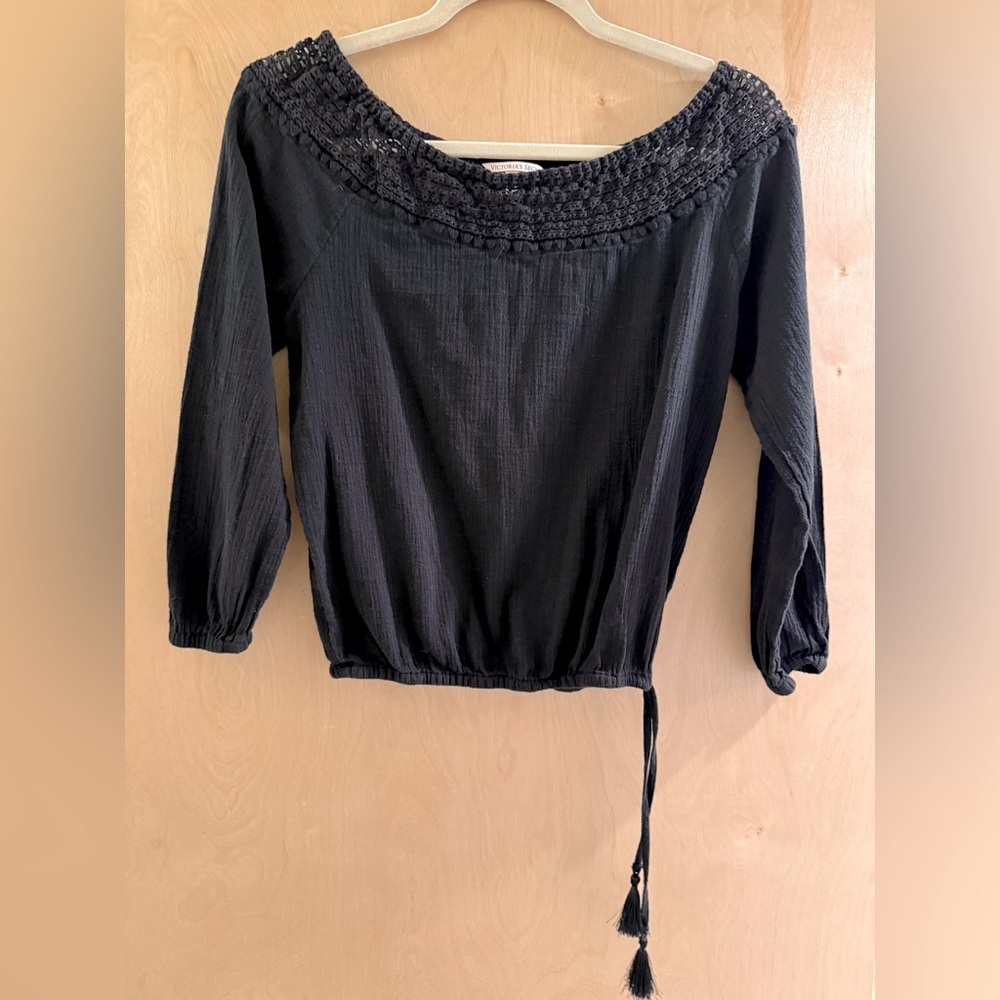 Victoria’ Secret Black Smocked Gauze Top. Eligible 3/$25 - Picture 4 of 11